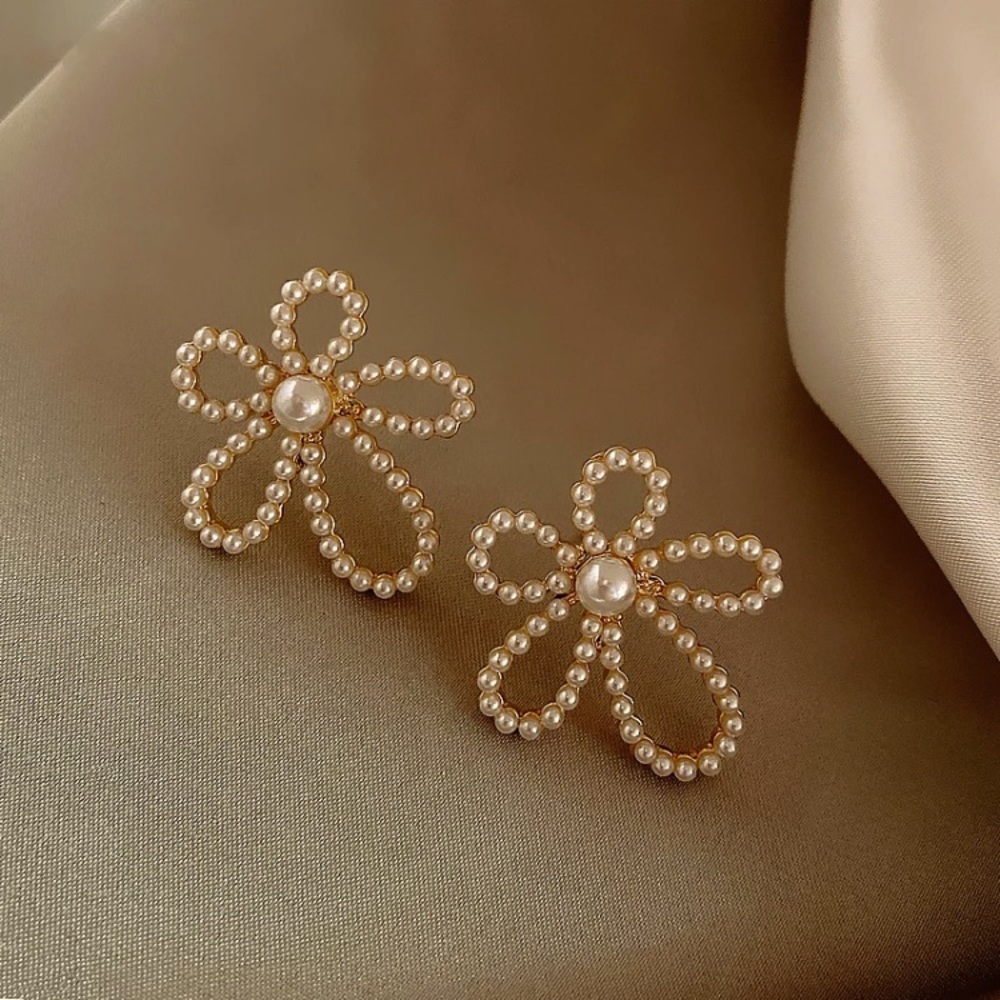 🌟 Beautiful Pearl White Pearl Earrings